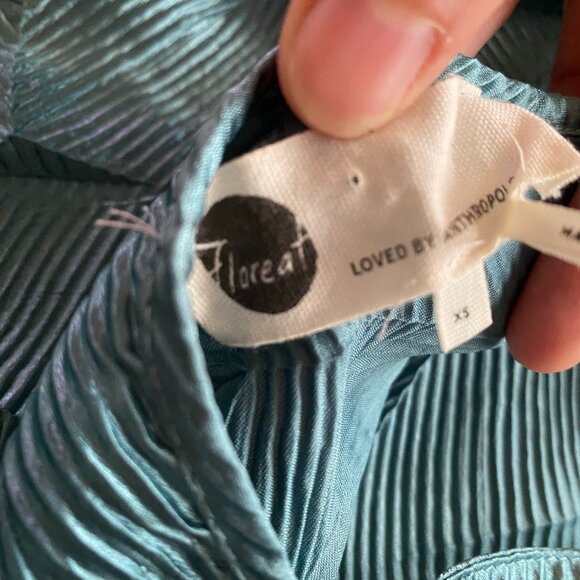 Floreat for Anthropologie textured cami tank top in teal - Picture 2 of 11